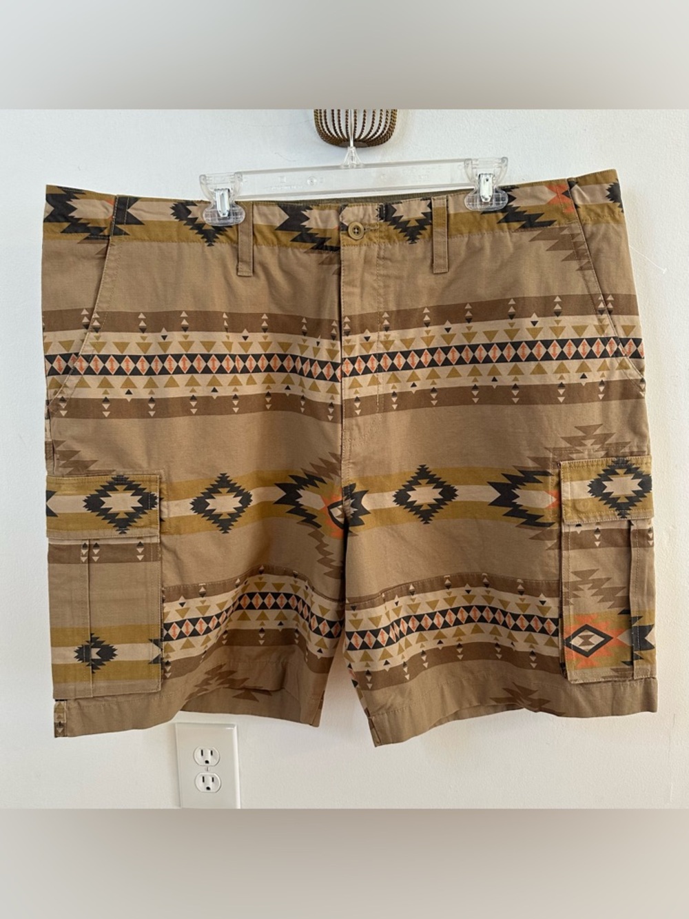 Lucky Brand Classic Cargo Aztec Tribal Southwest Shorts, Size 42, NWOT, Casual
